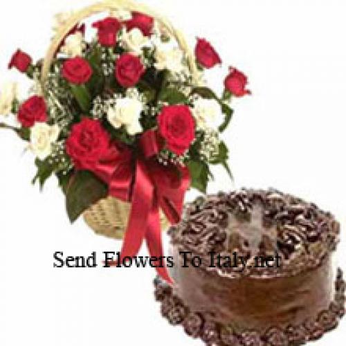 25 Rosas Mistas com Bolo de Chocolate de 1 Kg